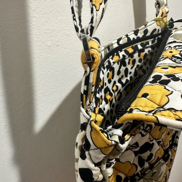 MWT. Vera Bradley Mailbag crossbody yellow /Black Quilted Tote. Go wild floral. - Picture 12 of 15